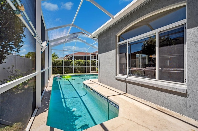 19750 Ellendale Dr, Land O Lakes, FL 34638 - swimming pool with a lanai
