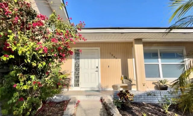 property entrance featuring covered porch
