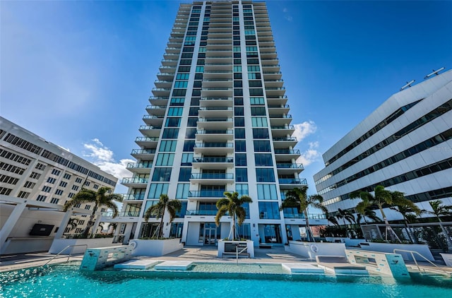 301 1st St S Unit 3004, Saint Petersburg, FL 33701 - community pool with a patio