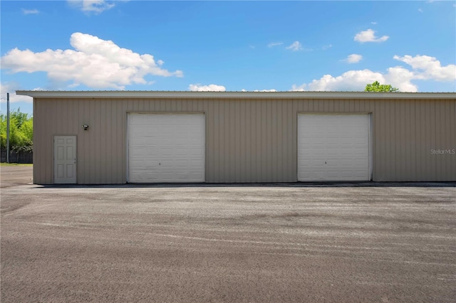 view of detached garage