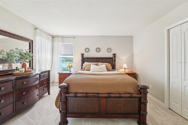 7207 Forest Mere Dr, Riverview, FL 33578 - bedroom featuring light colored carpet and a textured ceiling