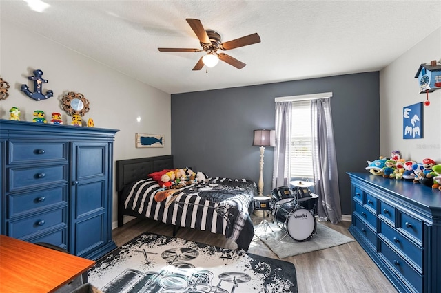 10101 Mangrove Well Rd, Ruskin, FL 33573 - bedroom featuring light wood-type flooring and ceiling fan