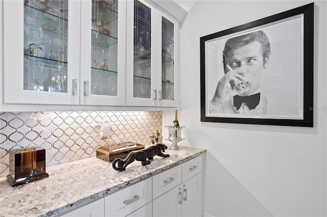 2501 S Dundee St, Tampa, FL 33629 - bar area with backsplash