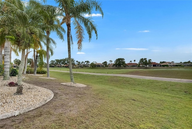 view of property's community featuring a lawn