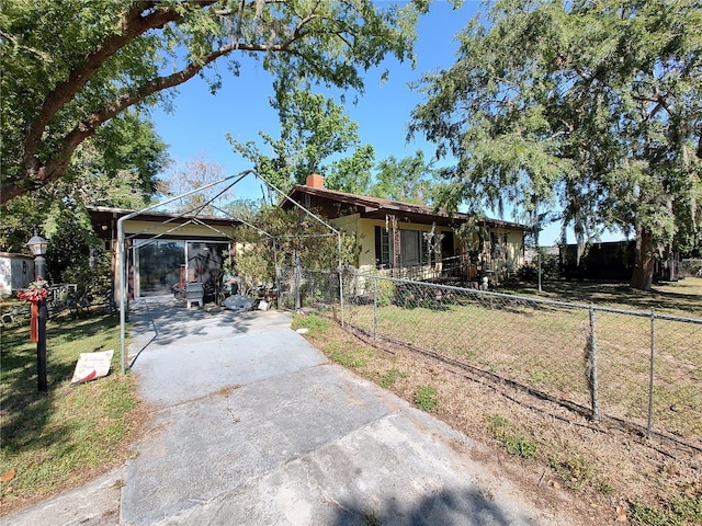 view of front facade with fence and driveway