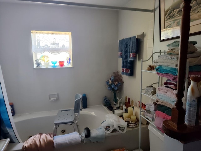 full bathroom featuring a washtub