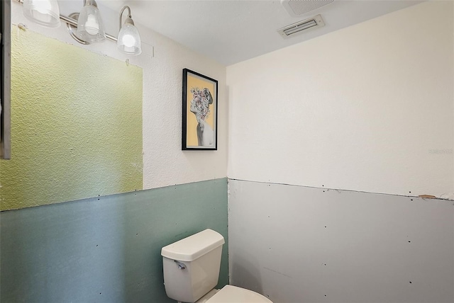 6490 Cape Hatteras Way NE Unit 4, Saint Petersburg, FL 33702 - bathroom featuring visible vents and toilet