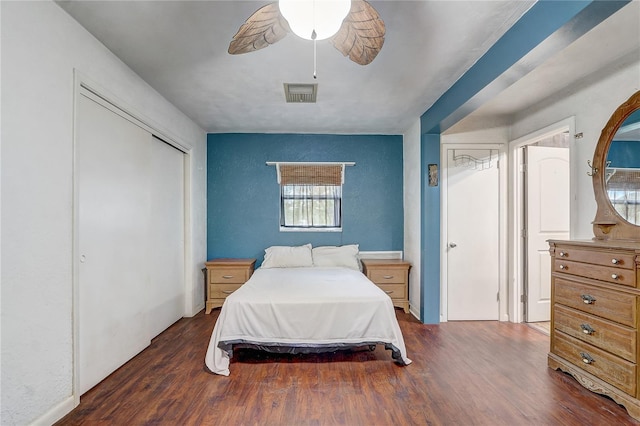 bedroom featuring visible vents, a closet, a ceiling fan, and wood finished floors