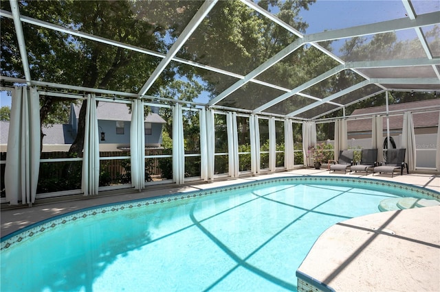 1916 River Crossing Dr, Valrico, FL 33596 - outdoor pool with glass enclosure and a patio