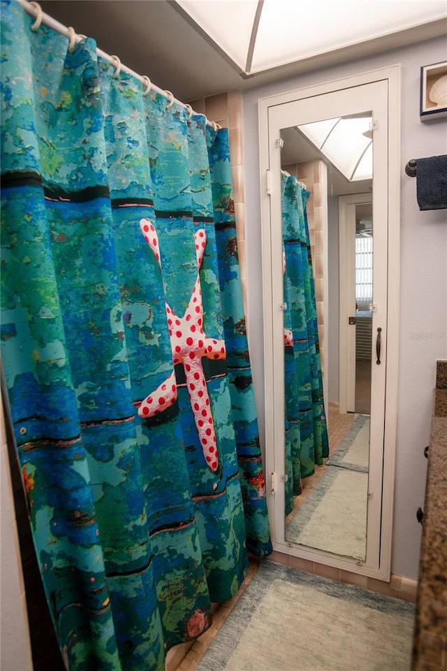 2630 Pearce Dr Unit 104, Clearwater, FL 33764 - bathroom with curtained shower