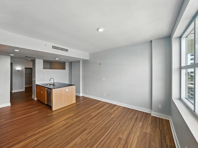 1208 E Kennedy Blvd Unit 1125, Tampa, FL 33602 - kitchen featuring dark wood finished floors, open floor plan, and recessed lighting