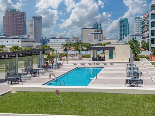 1208 E Kennedy Blvd Unit 1125, Tampa, FL 33602 - view of pool featuring a skyline view and a patio