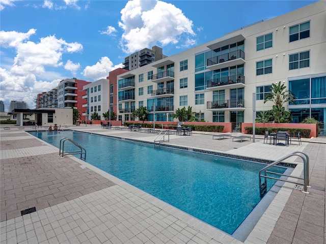 1208 E Kennedy Blvd Unit 1125, Tampa, FL 33602 - community pool featuring a patio