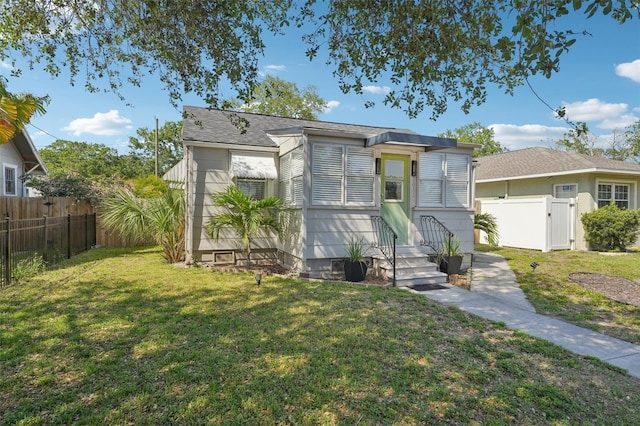 3611 4th Ave N, Saint Petersburg, FL 33713 - bungalow-style house with a front yard, a fenced backyard, entry steps, and crawl space
