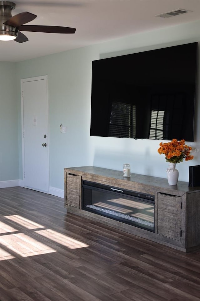 5973 Terrace Park Dr N Unit 311, Saint Petersburg, FL 33709 - unfurnished living room featuring visible vents, baseboards, a ceiling fan, and wood finished floors