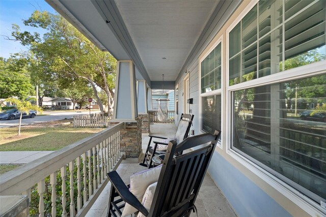 1410 25th St N, Saint Petersburg, FL 33713 - balcony with a porch
