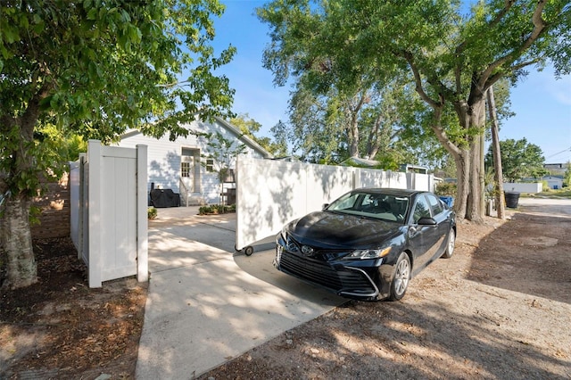 1410 25th St N, Saint Petersburg, FL 33713 - view of car parking with fence
