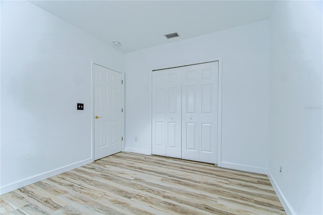 538 Summer Sails Dr, Valrico, FL 33594 - unfurnished bedroom featuring light wood-type flooring, a closet, baseboards, and visible vents