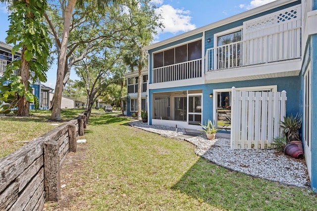2023 Golfview Dr Unit 2023, Tarpon Springs, FL 34689 - rear view of house featuring a yard and stucco siding