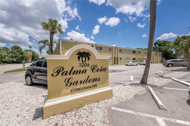 3206 W Azeele St Unit 226, Tampa, FL 33609 - exterior details with a parking lot