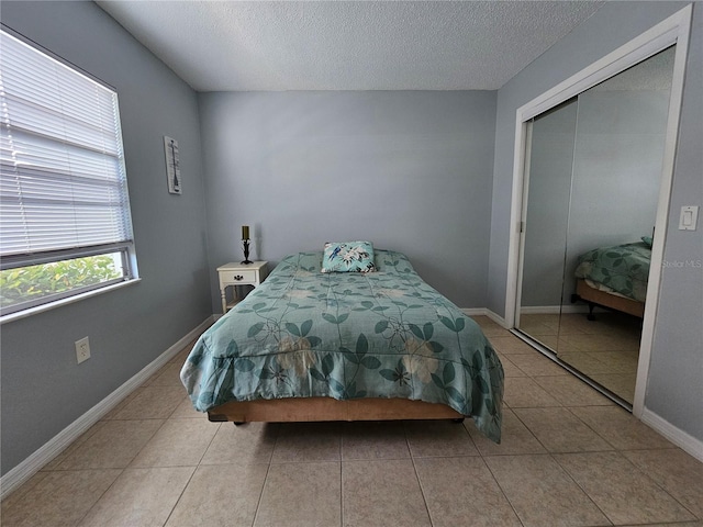 13813 Mission Oaks Blvd, Seminole, FL 33776 - bedroom featuring a textured ceiling, a closet, and baseboards