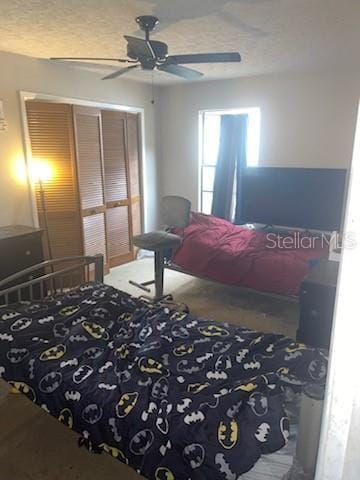 bedroom with ceiling fan