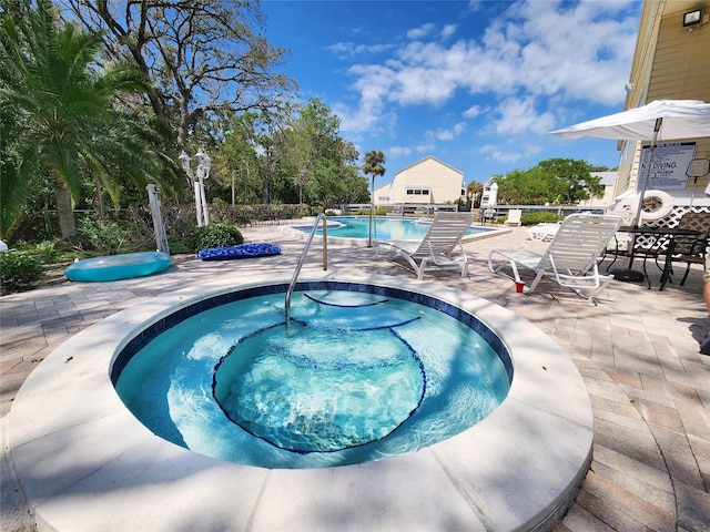 1500 Sunset Rd Unit C7, Tarpon Springs, FL 34689 - community pool with a community hot tub and a patio area