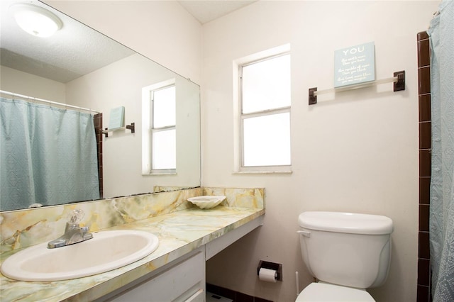 bathroom with a shower with curtain, vanity, and toilet