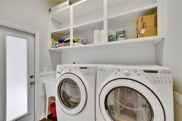 20537 Lace Cascade Rd, Land O Lakes, FL 34637 - laundry room featuring washer and clothes dryer