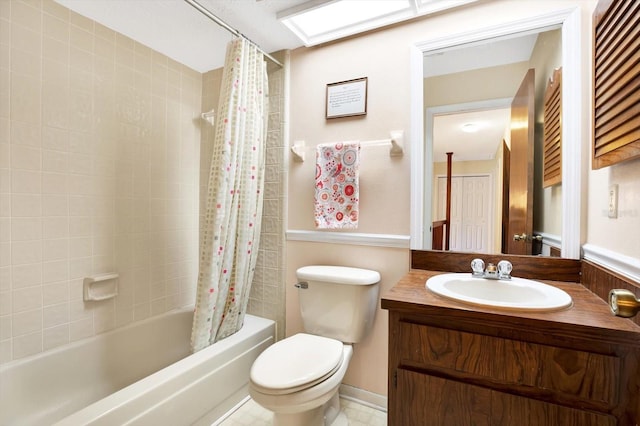 13902 Bardmoor Pl Unit B, Tampa, FL 33618 - full bathroom featuring shower / tub combo with curtain, toilet, and vanity