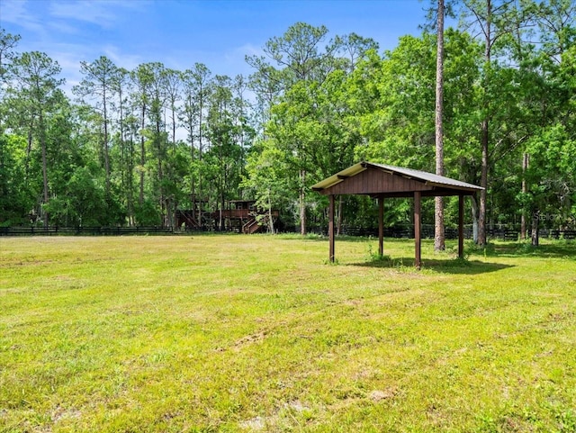 view of yard featuring fence and a detached carport