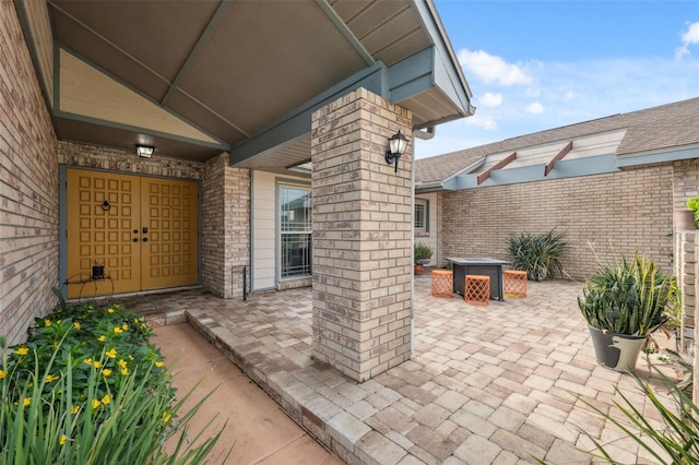 2906 Beagle Pl, Seffner, FL 33584 - exterior space with a patio and brick siding
