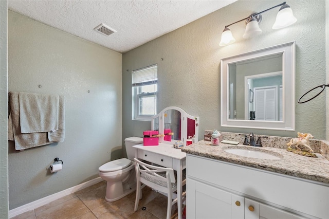 2906 Beagle Pl, Seffner, FL 33584 - bathroom featuring a textured ceiling, vanity, visible vents, toilet, and tile patterned floors