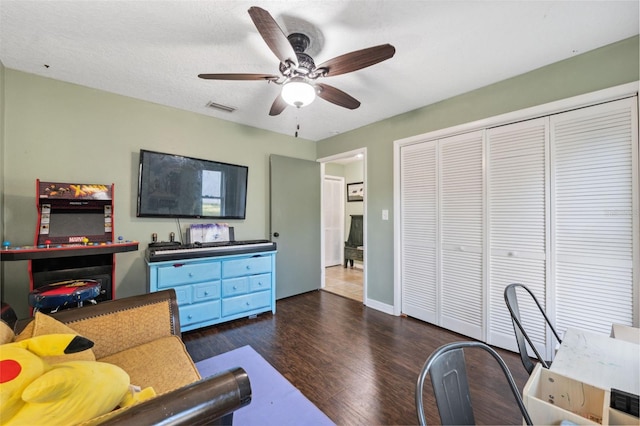 2906 Beagle Pl, Seffner, FL 33584 - living area with a textured ceiling, a ceiling fan, visible vents, wood finished floors, and baseboards