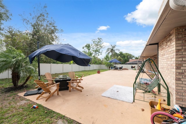 2906 Beagle Pl, Seffner, FL 33584 - view of patio / terrace featuring a fire pit and a fenced backyard