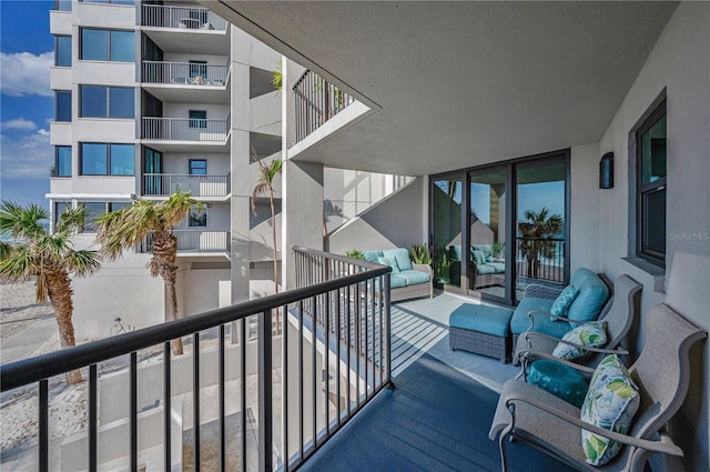 1600 Gulf Blvd Unit 212, Clearwater Beach, FL 33767 - balcony featuring outdoor lounge area