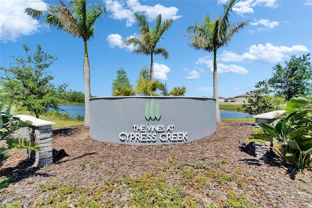 community sign featuring a water view