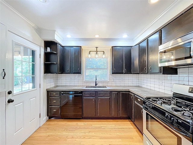 6920 Bougainvilla Ave S, Saint Petersburg, FL 33707 - kitchen featuring a sink, light wood-style floors, crown molding, stainless steel appliances, and decorative backsplash