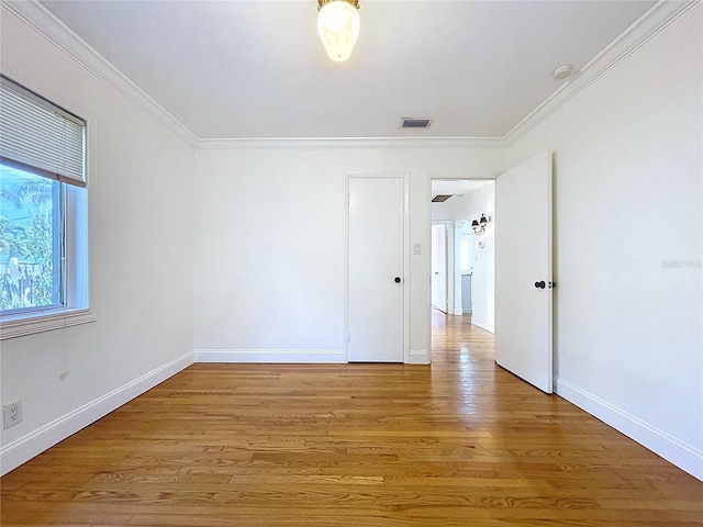 6920 Bougainvilla Ave S, Saint Petersburg, FL 33707 - unfurnished room featuring light wood-style floors, baseboards, ornamental molding, and visible vents