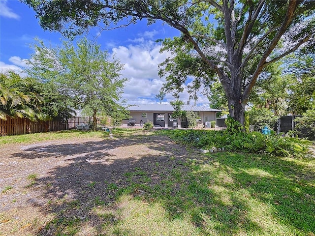 6920 Bougainvilla Ave S, Saint Petersburg, FL 33707 - view of yard with fence