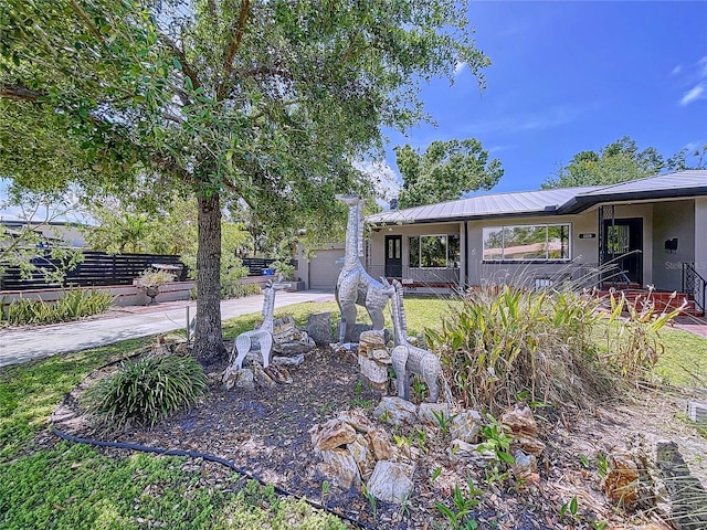 6920 Bougainvilla Ave S, Saint Petersburg, FL 33707 - view of yard featuring an attached garage, concrete driveway, and fence