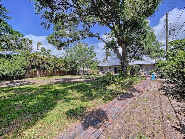 6920 Bougainvilla Ave S, Saint Petersburg, FL 33707 - view of yard featuring fence