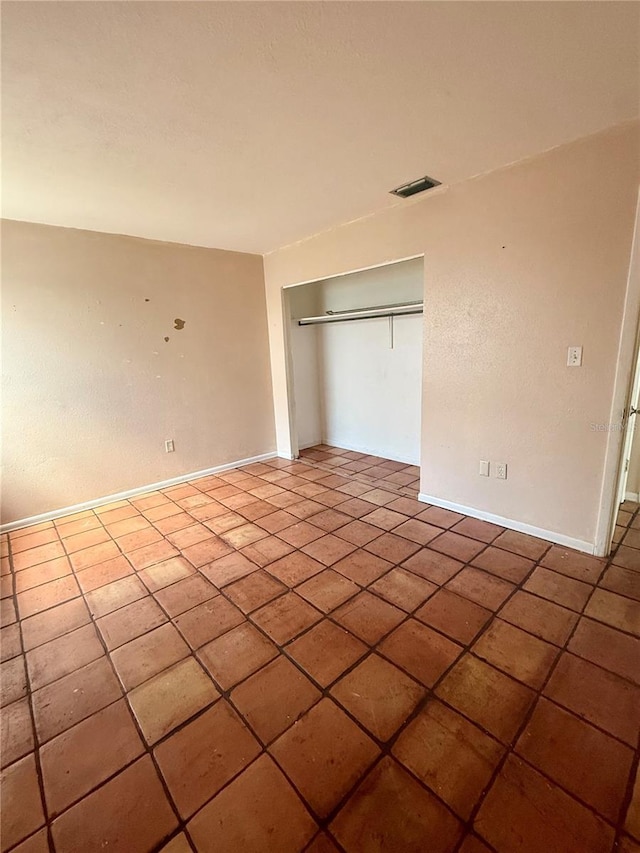 1550 11th St NE Unit G8, Winter Haven, FL 33881 - unfurnished bedroom with tile patterned flooring, a closet, baseboards, and visible vents