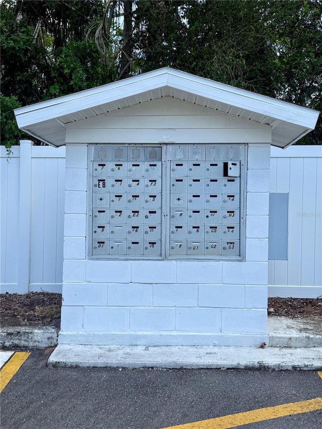 1550 11th St NE Unit G8, Winter Haven, FL 33881 - details featuring fence and mail area