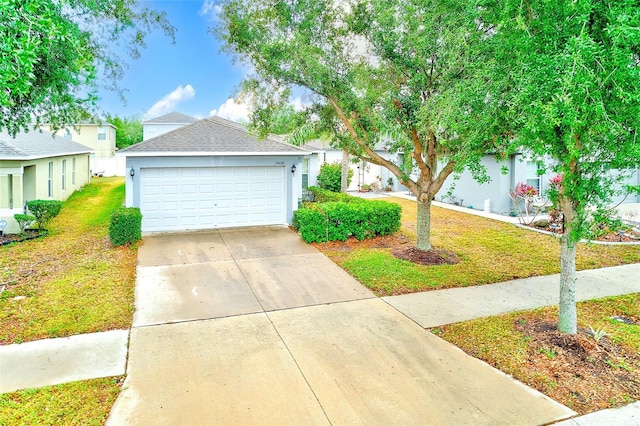 15410 Quail Woods Pl, Ruskin, FL 33573 - view of front facade with roof with shingles, a front yard, and stucco siding