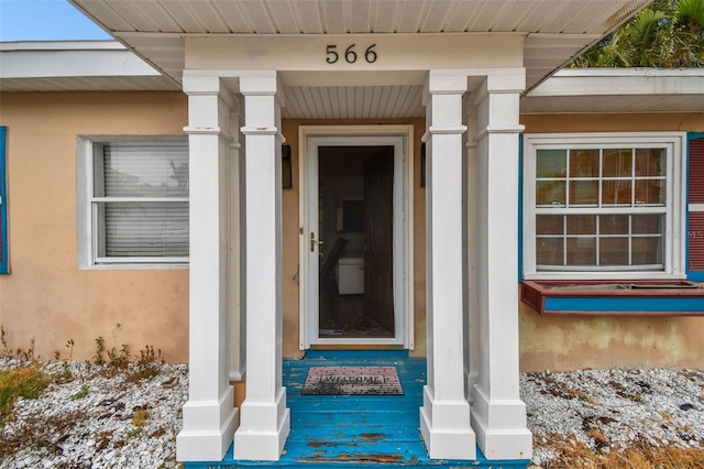 view of exterior entry featuring stucco siding