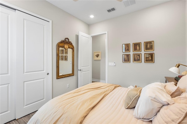 4365 Frontera Ln, Wesley Chapel, FL 33543 - bedroom featuring wood finished floors, visible vents, recessed lighting, and a closet
