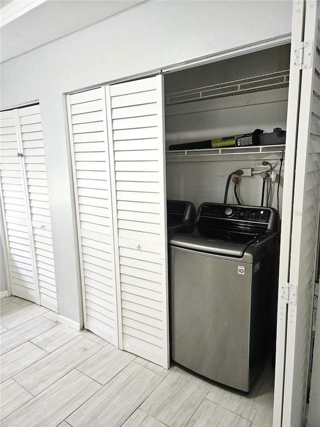 3545 7th Ave N, Saint Petersburg, FL 33713 - laundry area with laundry area, separate washer and dryer, and wood tiled floor