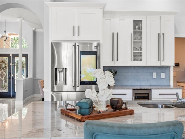 1084 Berkshire Ln, Tarpon Springs, FL 34688 - living area with arched walkways, beverage cooler, and baseboards