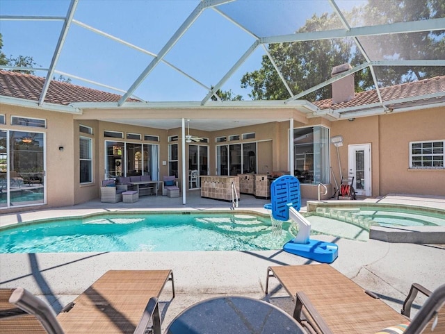 1084 Berkshire Ln, Tarpon Springs, FL 34688 - outdoor pool with an in-ground hot tub, an outdoor living space, a patio area, and a ceiling fan